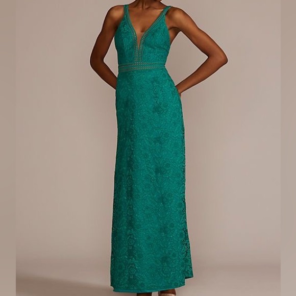 DAVIDS BRIDAL allover lace illusion plunge gown - Picture 1 of 4